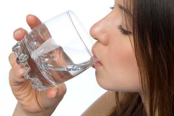 Pokud chcete hubnout, pijte nejlépe čistou vodu. 