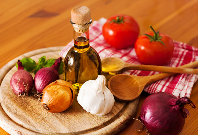 sofrito - jde o česnek, cibuli a rajčata smažených na olivovém oleji 